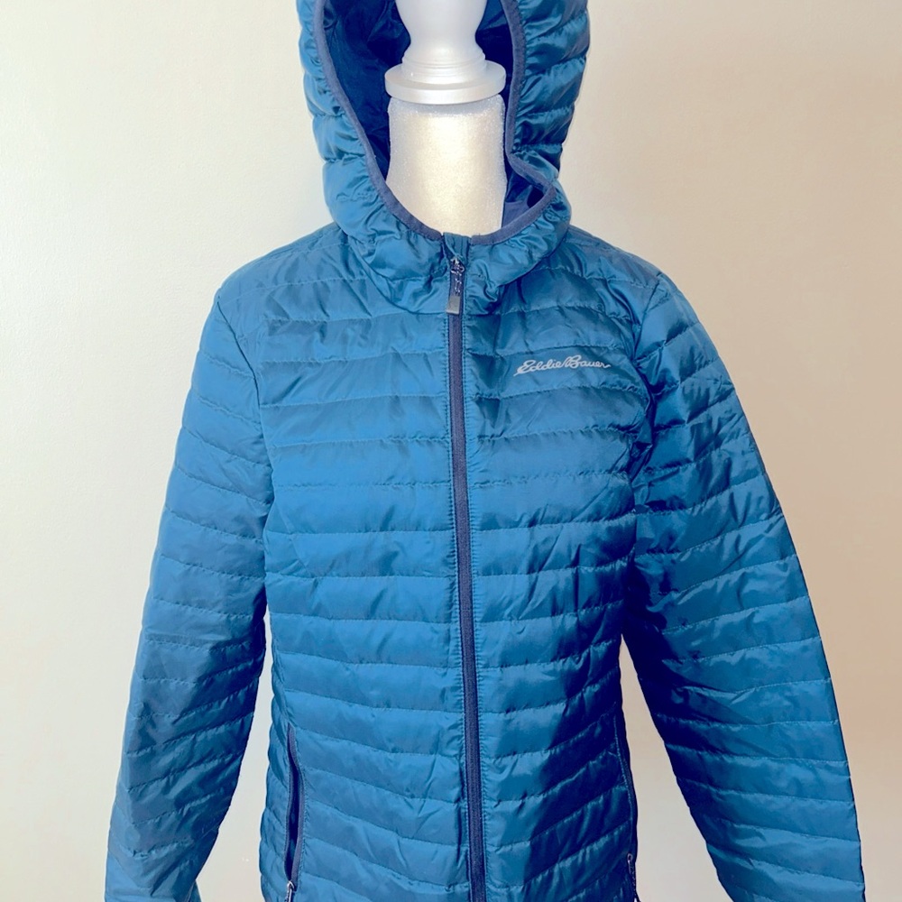 Eddie Bauer Women’s Lightweight Hooded Puffet